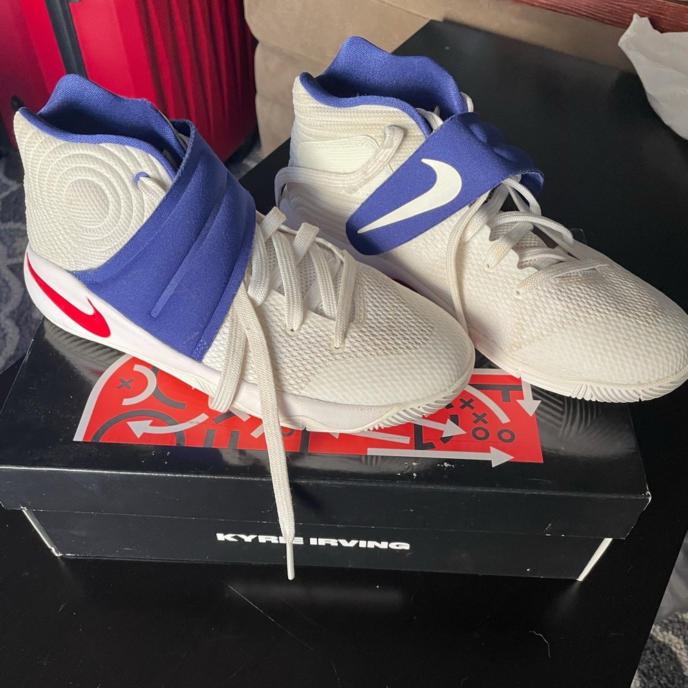 Kyrie Irving Basketball Shoes Size 6Y